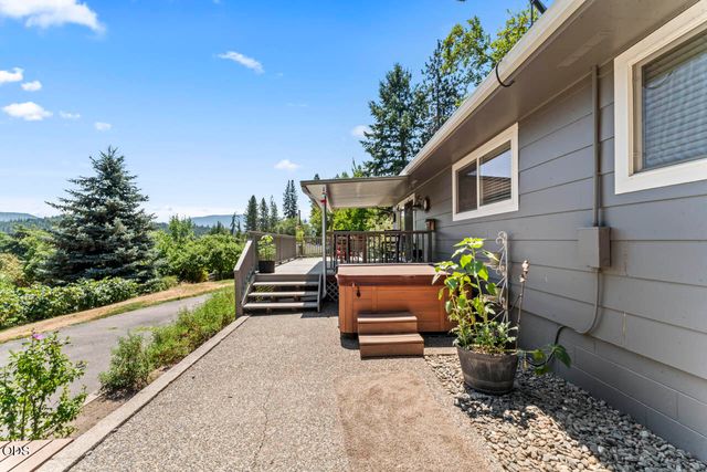 235 Larkin Road, Grants Pass, OR 97527