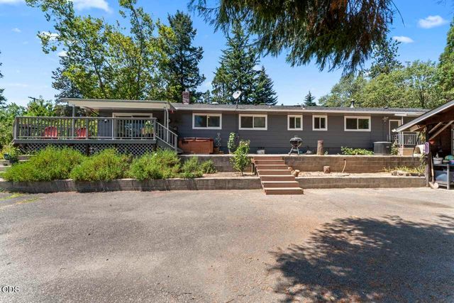 235 Larkin Road, Grants Pass, OR 97527