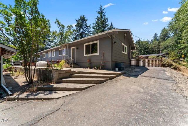 235 Larkin Road, Grants Pass, OR 97527