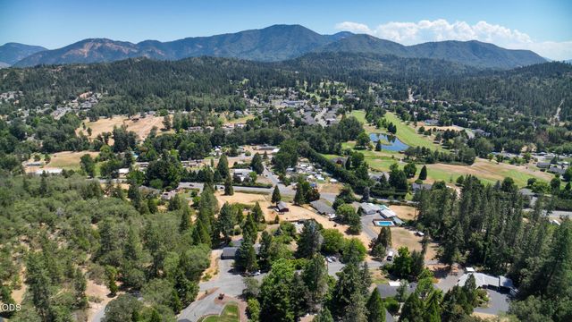 235 Larkin Road, Grants Pass, OR 97527