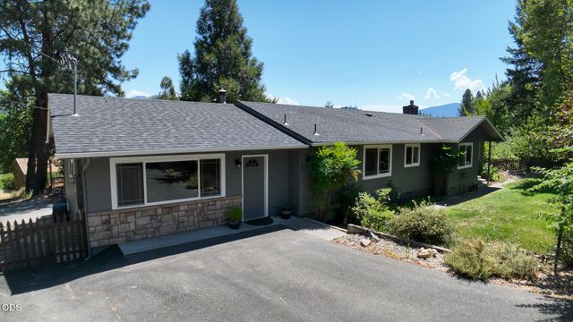 235 Larkin Road, Grants Pass, OR 97527