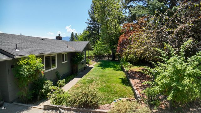 235 Larkin Road, Grants Pass, OR 97527