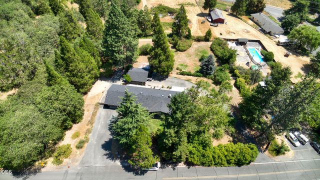 235 Larkin Road, Grants Pass, OR 97527