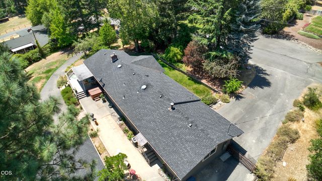 235 Larkin Road, Grants Pass, OR 97527