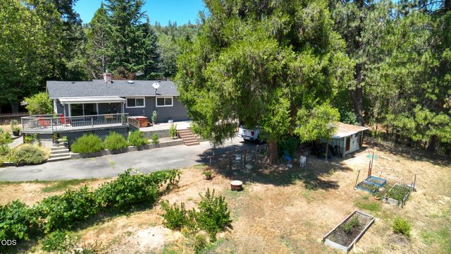 235 Larkin Road, Grants Pass, OR 97527