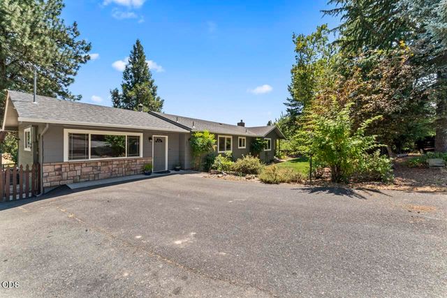 235 Larkin Road, Grants Pass, OR 97527