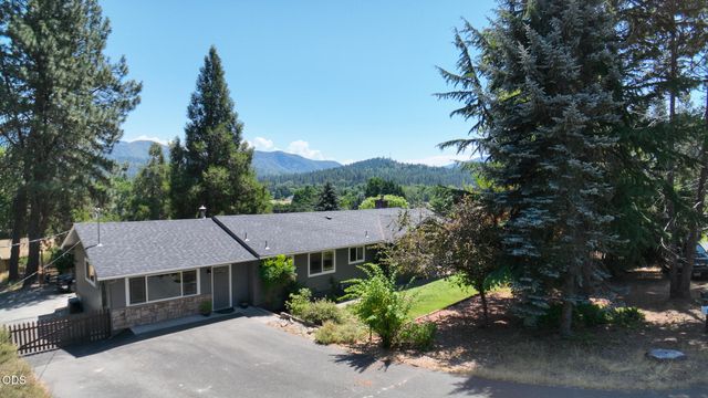 235 Larkin Road, Grants Pass, OR 97527