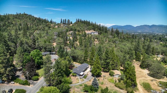 235 Larkin Road, Grants Pass, OR 97527