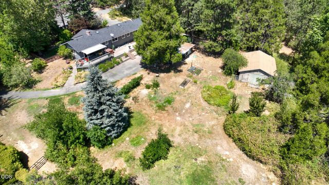 235 Larkin Road, Grants Pass, OR 97527