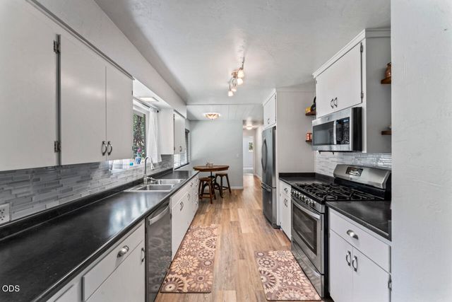 235 Larkin Road, Grants Pass, OR 97527