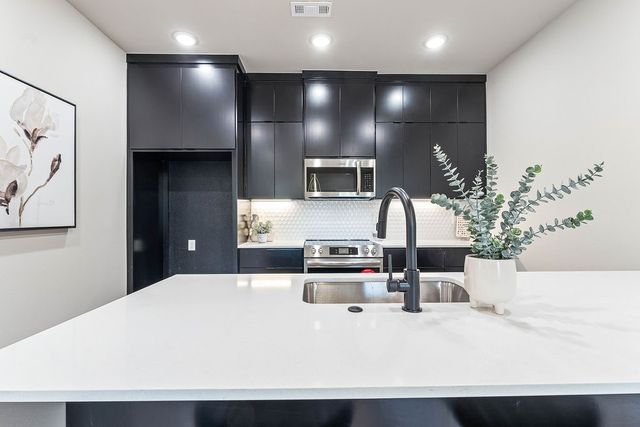 491 S Happy Hollow, Fayetteville, AR 72701