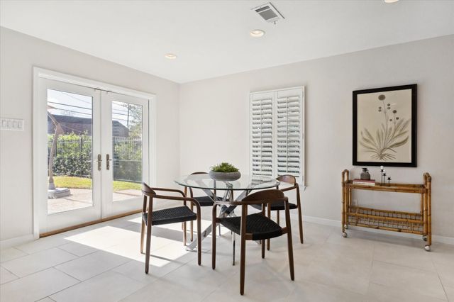 6335 Waltway Drive, Houston, TX 77008