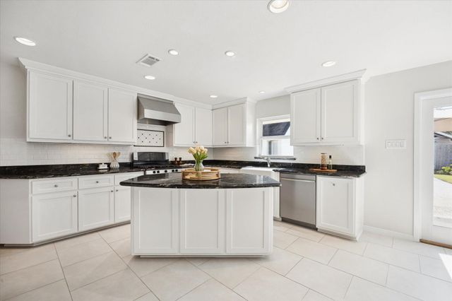 6335 Waltway Drive, Houston, TX 77008