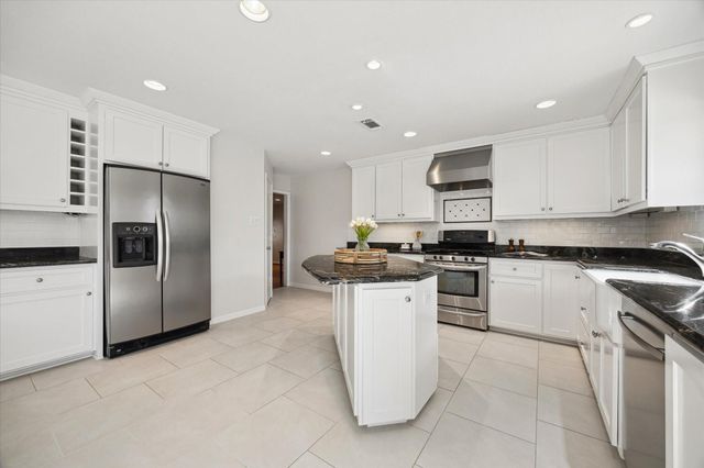 6335 Waltway Drive, Houston, TX 77008