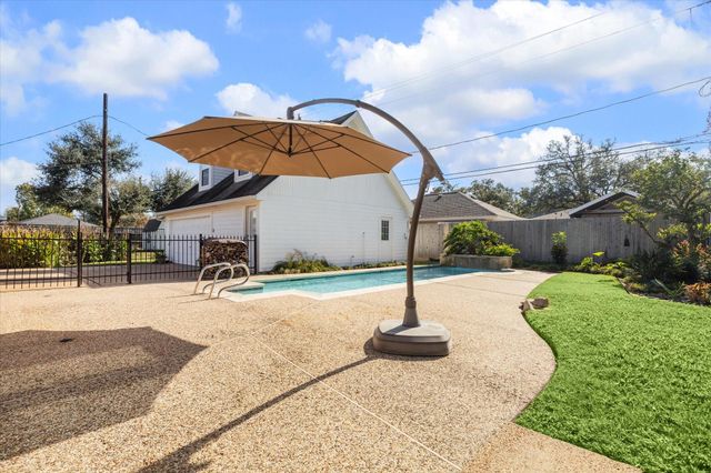 6335 Waltway Drive, Houston, TX 77008