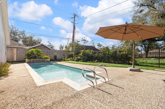 6335 Waltway Drive, Houston, TX 77008