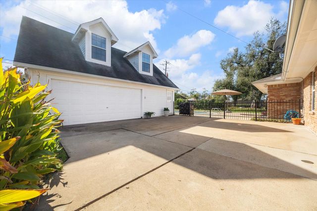 6335 Waltway Drive, Houston, TX 77008