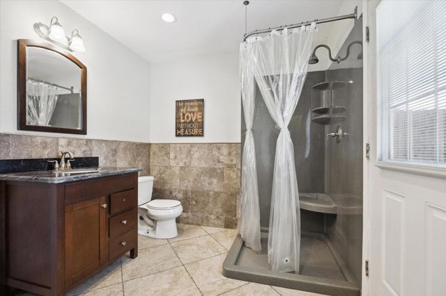 6335 Waltway Drive, Houston, TX 77008