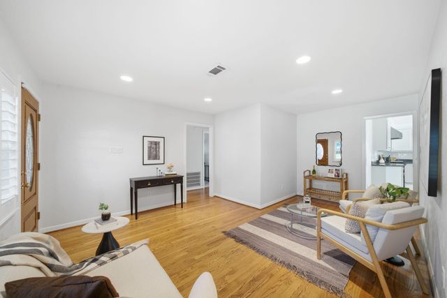 6335 Waltway Drive, Houston, TX 77008