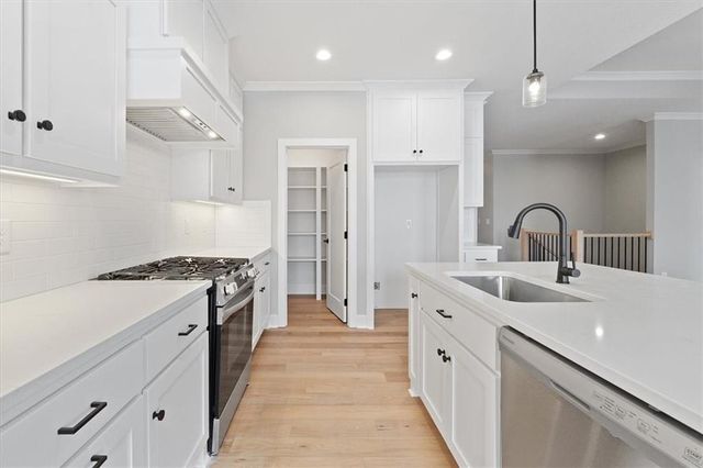 24964 W 94th Place, Lenexa, KS 66227