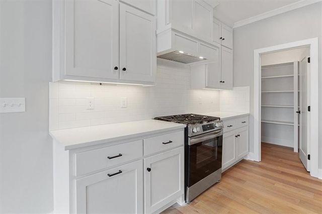 24964 W 94th Place, Lenexa, KS 66227