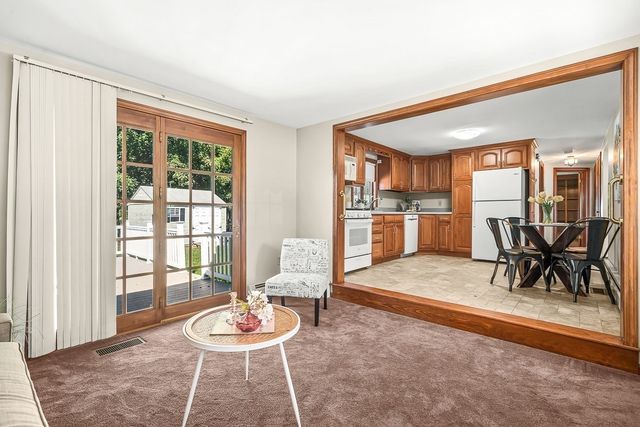 12 Leo Ave, Dracut, MA 01826