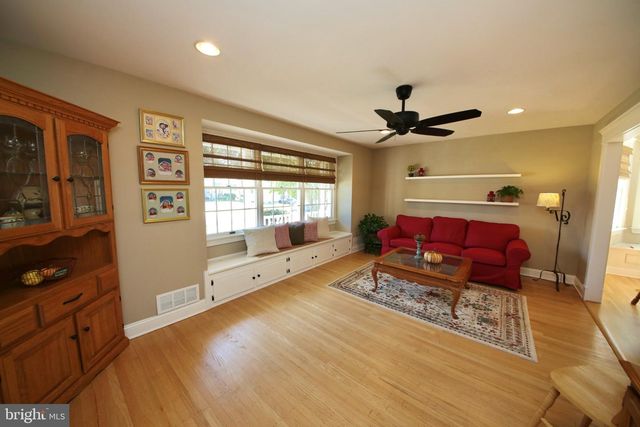 246 WINDING WAY RD, Stratford, NJ 08084