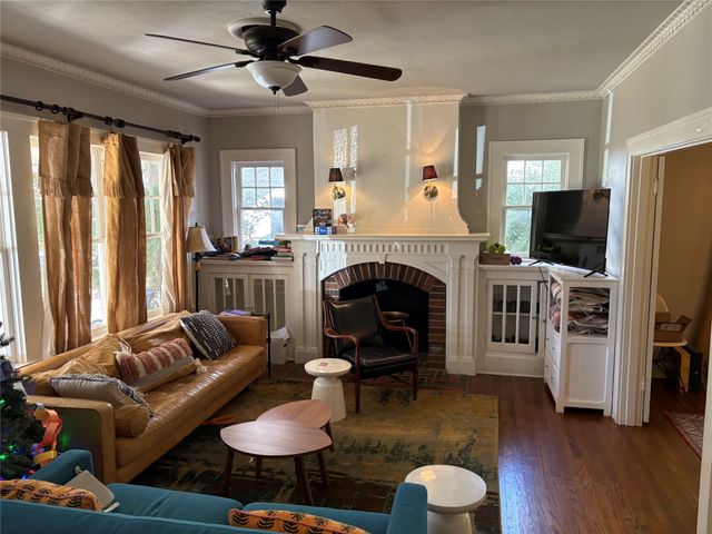 2705 Cockrell Avenue, Fort Worth, TX 76109