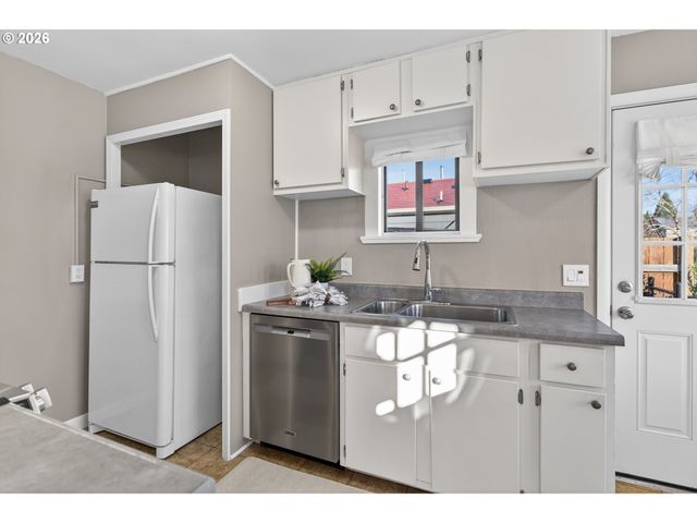 3929 Se 71ST Ave, Portland, OR 97206