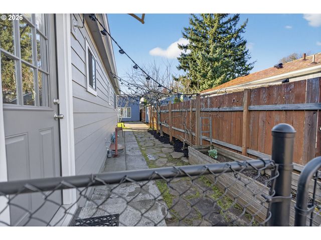 3929 Se 71ST Ave, Portland, OR 97206