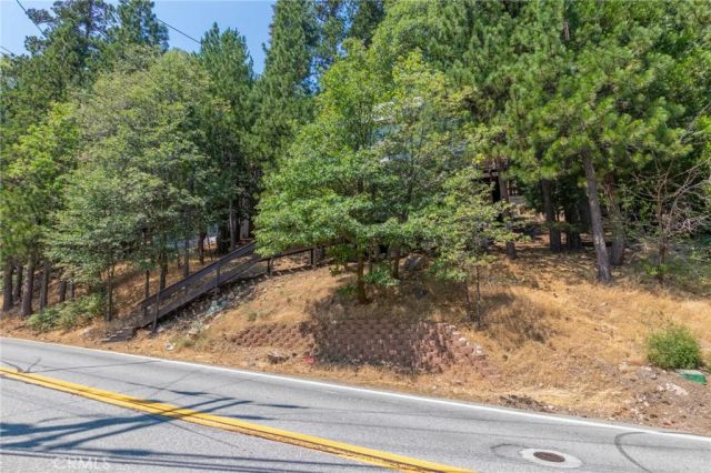 260 S Fairway Drive, Twin Peaks, CA 92391