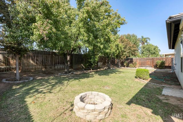 6607 Radio Flyer Drive, Bakersfield, CA 93312