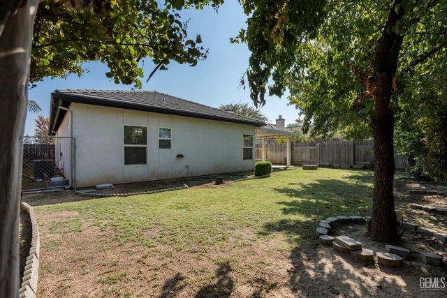 6607 Radio Flyer Drive, Bakersfield, CA 93312
