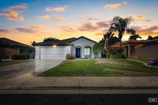 6607 Radio Flyer Drive, Bakersfield, CA 93312