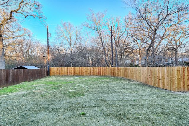 1201 Ridgewood Road, Denison, TX 75020