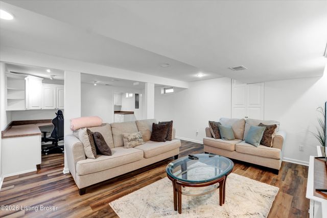 3402 Westwood Farms Dr, Louisville, KY 40220