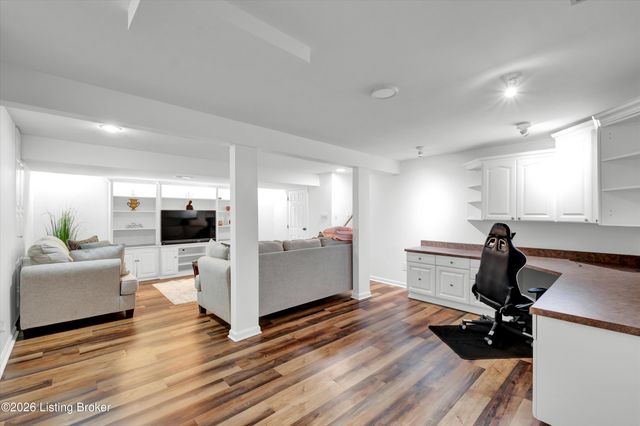3402 Westwood Farms Dr, Louisville, KY 40220
