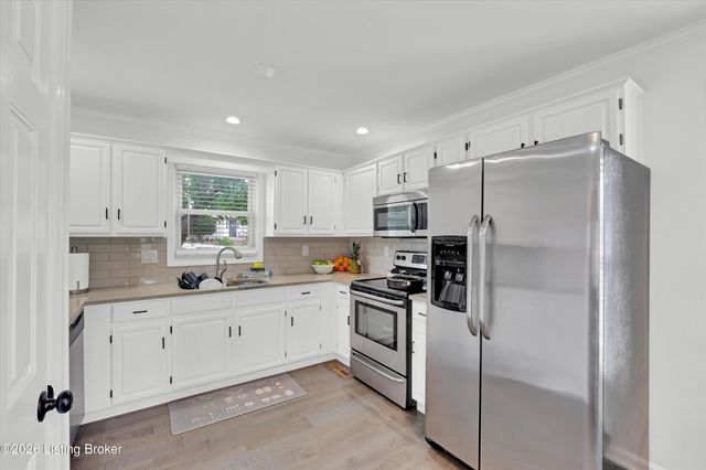 3402 Westwood Farms Dr, Louisville, KY 40220