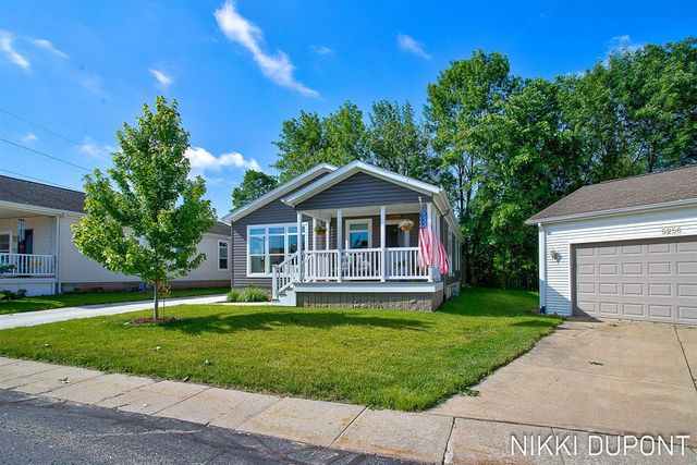 5254 W Scenic Turn Lane, Holland, MI 49423