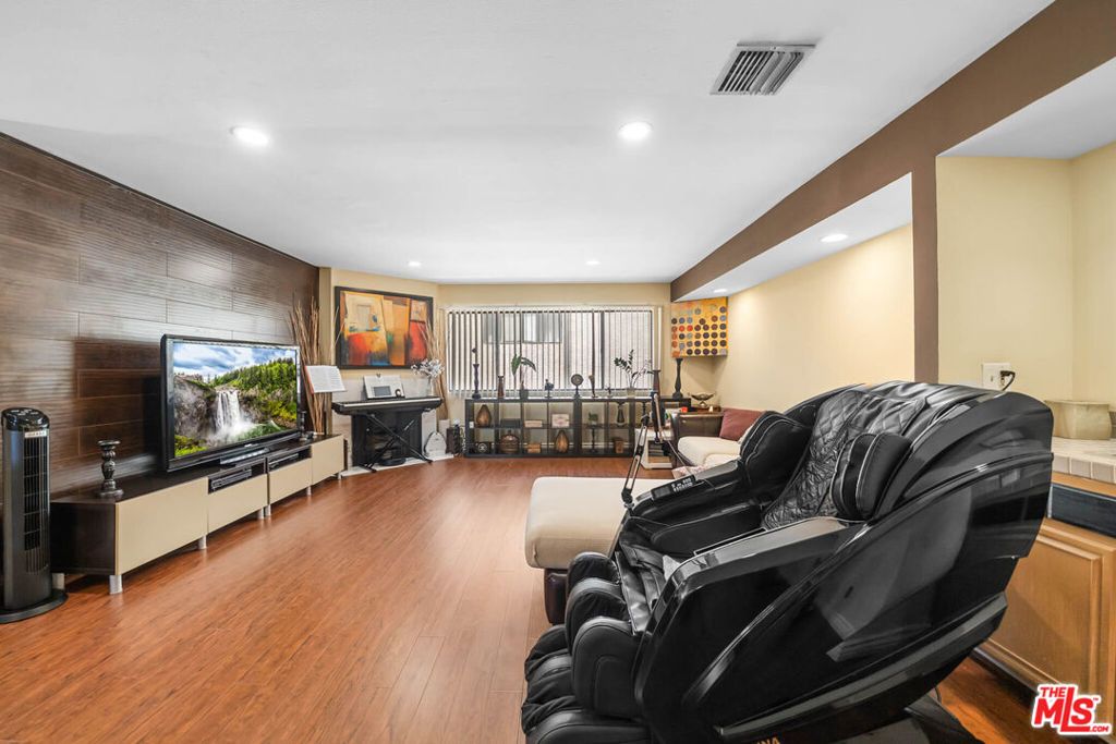 554 E San Jose Avenue 203, Burbank, CA 91501 — photo 5