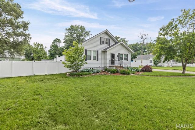 1305 West Boulevard, Belleville, IL 62221