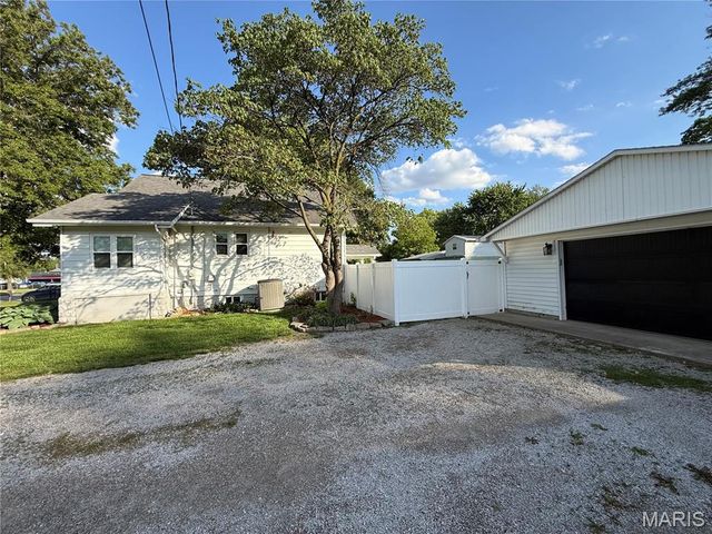 1305 West Boulevard, Belleville, IL 62221