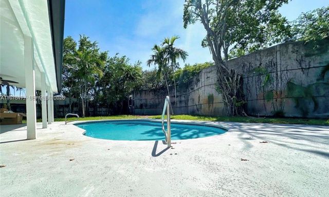 21020 NE 18th Ct, Miami, FL 33179