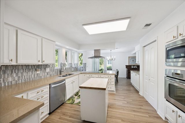 7807 Del Rey Lane, Houston, TX 77071