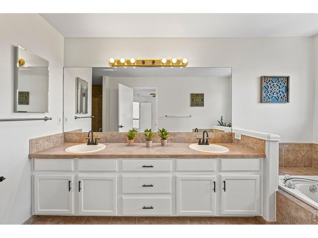 1464 Cherrywood Way, Longmont, CO 80504
