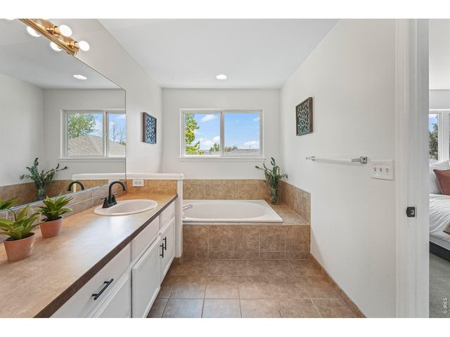 1464 Cherrywood Way, Longmont, CO 80504