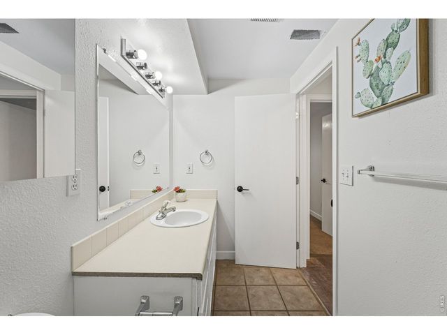 1464 Cherrywood Way, Longmont, CO 80504