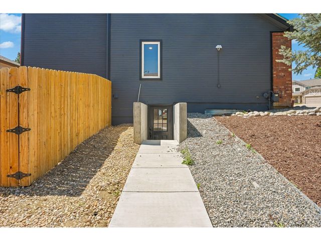 1464 Cherrywood Way, Longmont, CO 80504