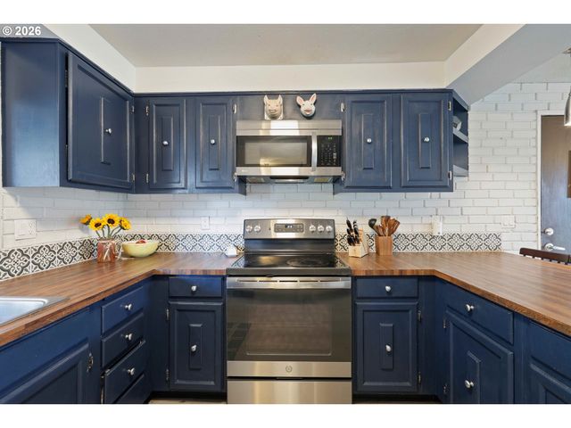 18845 ALLEGHENY Dr, Oregon City, OR 97045