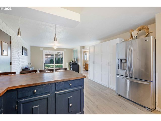 18845 ALLEGHENY Dr, Oregon City, OR 97045